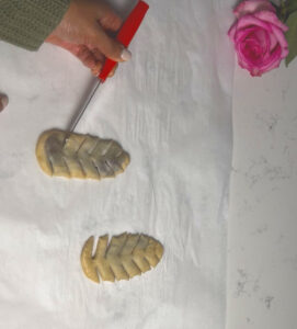 how to cut into the leaf