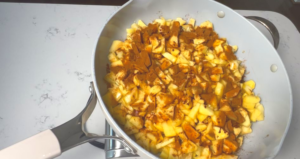 put all seasoning into the apples in the pan and cook it