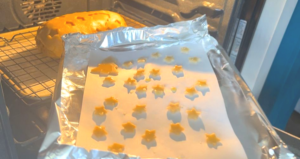 bake all the decoration dough too, it will be pretty on the plate.