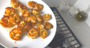 Rest cooked shrimps on the plate