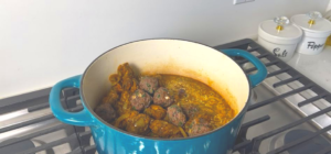 Put back the meatball and chicken in the pot and cook for 20 minutes or until the quinoa is cooked