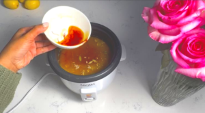 cooking the rice and add saffron mixture