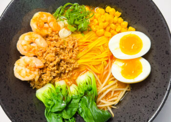 Single Serve Noodle Soup Creamy Chili Chicken & Shrimp Bowl