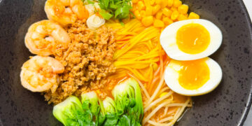 Single Serve Noodle Soup Creamy Chili Chicken & Shrimp Bowl