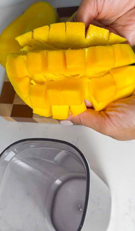 peel some mangoes